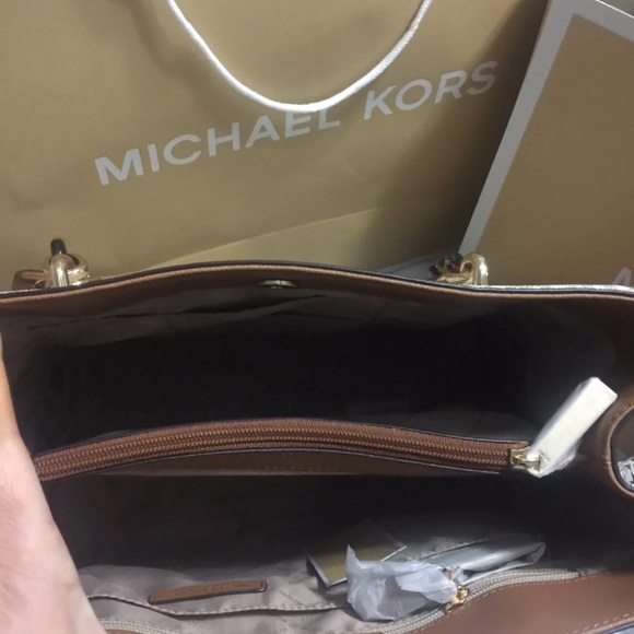Michael Kors bundle - Picture 5 of 6